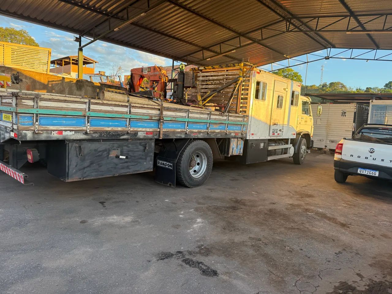 Caminhão com cabine suplementar 18 lugares  - Foto 5