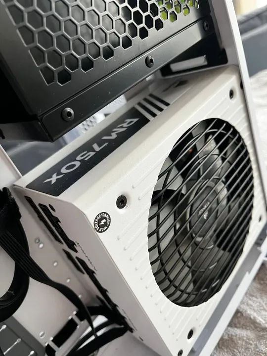 Gabinete Gamer Lian Li Redragon O11dyn Mini Branco com Fonte Cosair RM750X - Foto 4