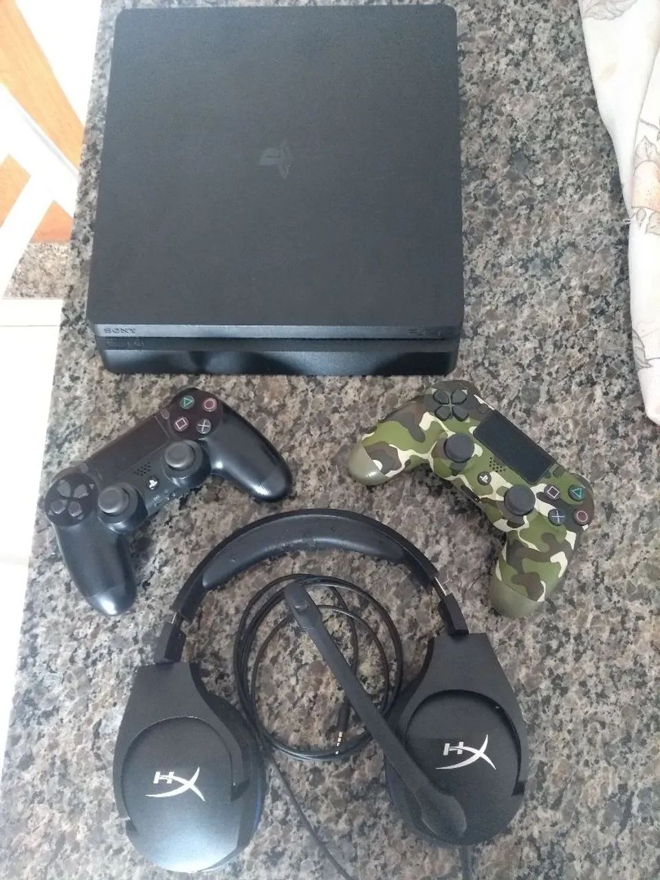PS4 + controle camuflado + headset hyperx cloud stinger  todos itens na caixa e com manual - Foto 2
