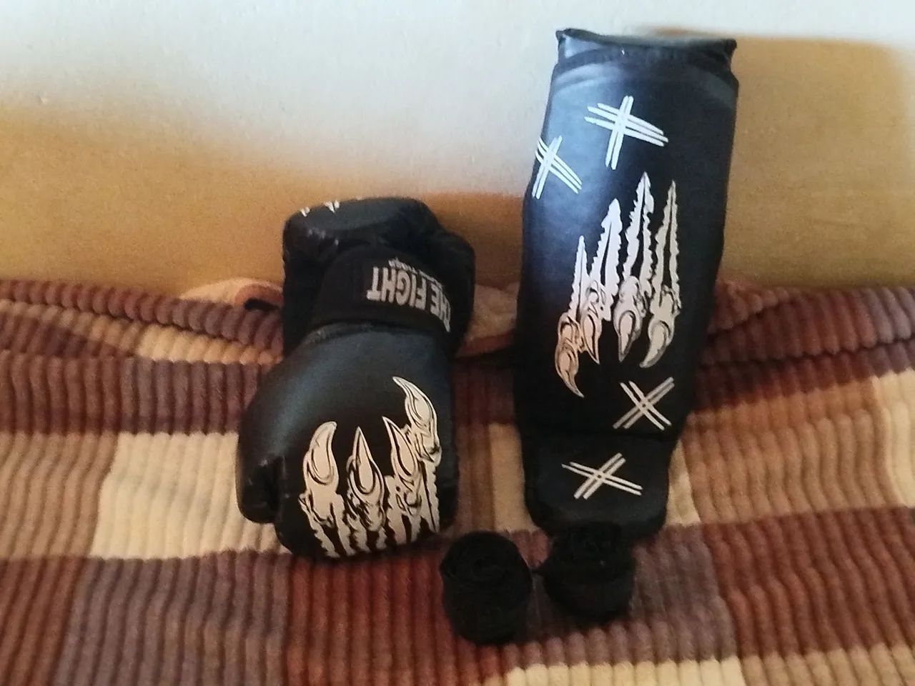Kit de luva e caneleira com bandagem  - Foto 2