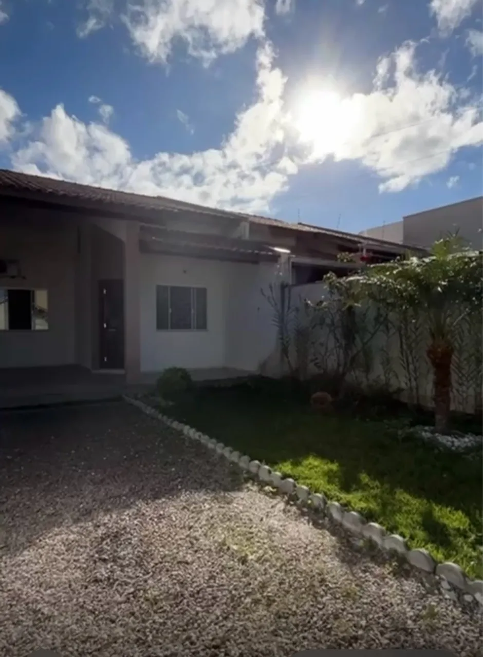 Casa com Piscina em Tijucas - Mobiliada