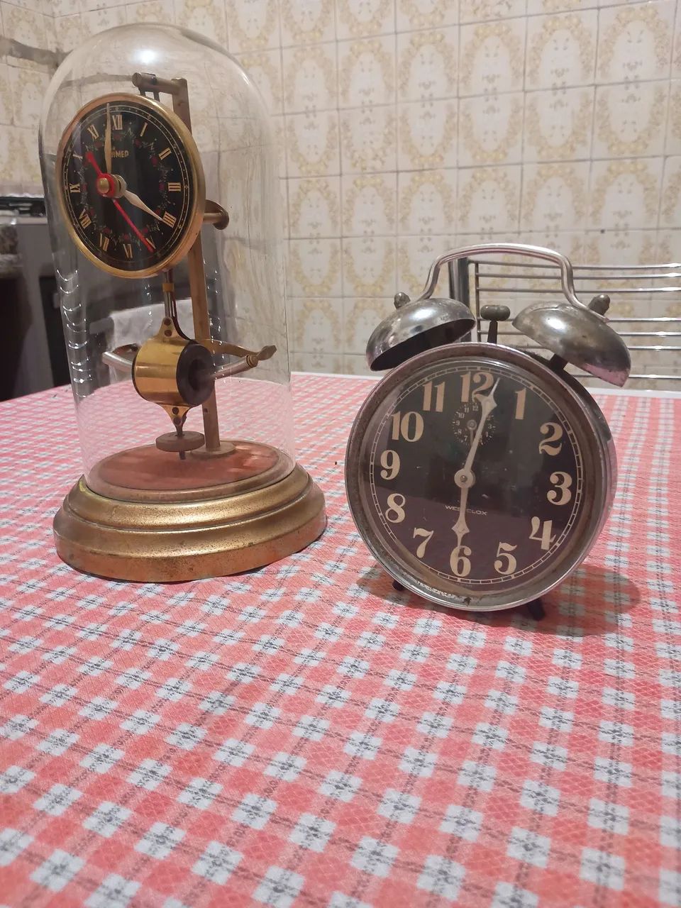 Relógio de mesa decorativo com mecanismo exposto - Foto 3