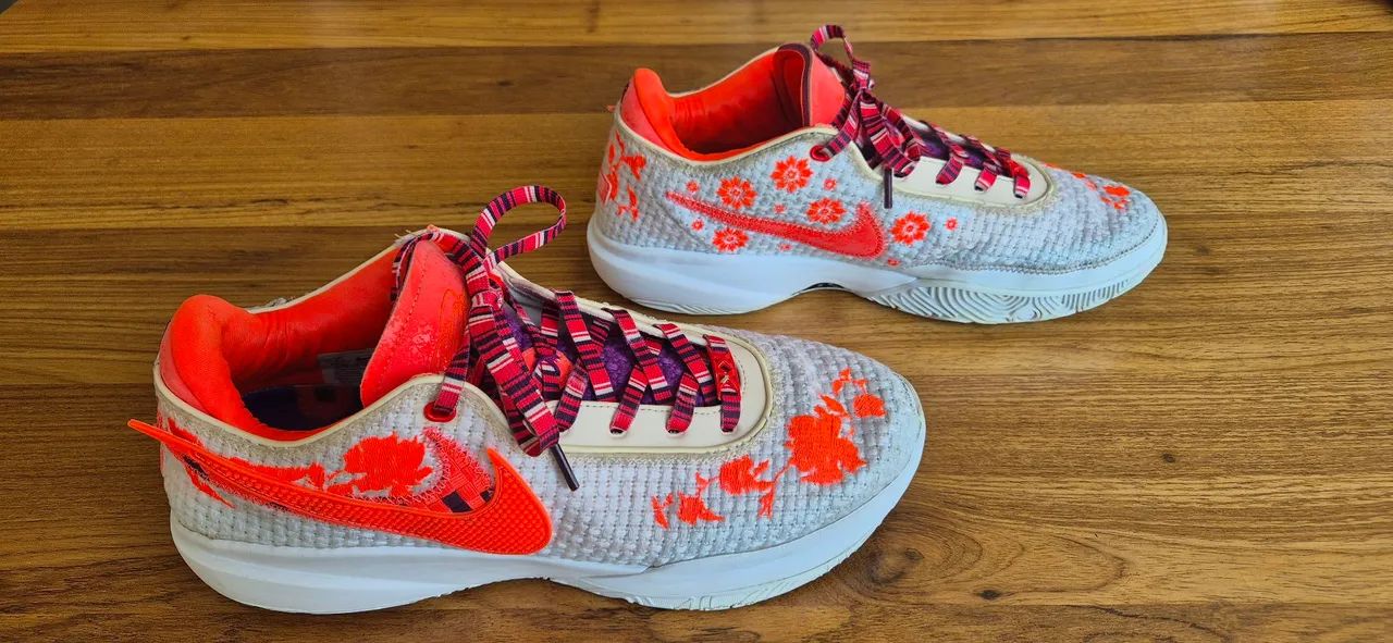 交渉可 Mimi Plange Nike LeBron 20 PRM EP 26 Tênis Nike LeBron 20 Premium Mimi Plange - Edição Limitada