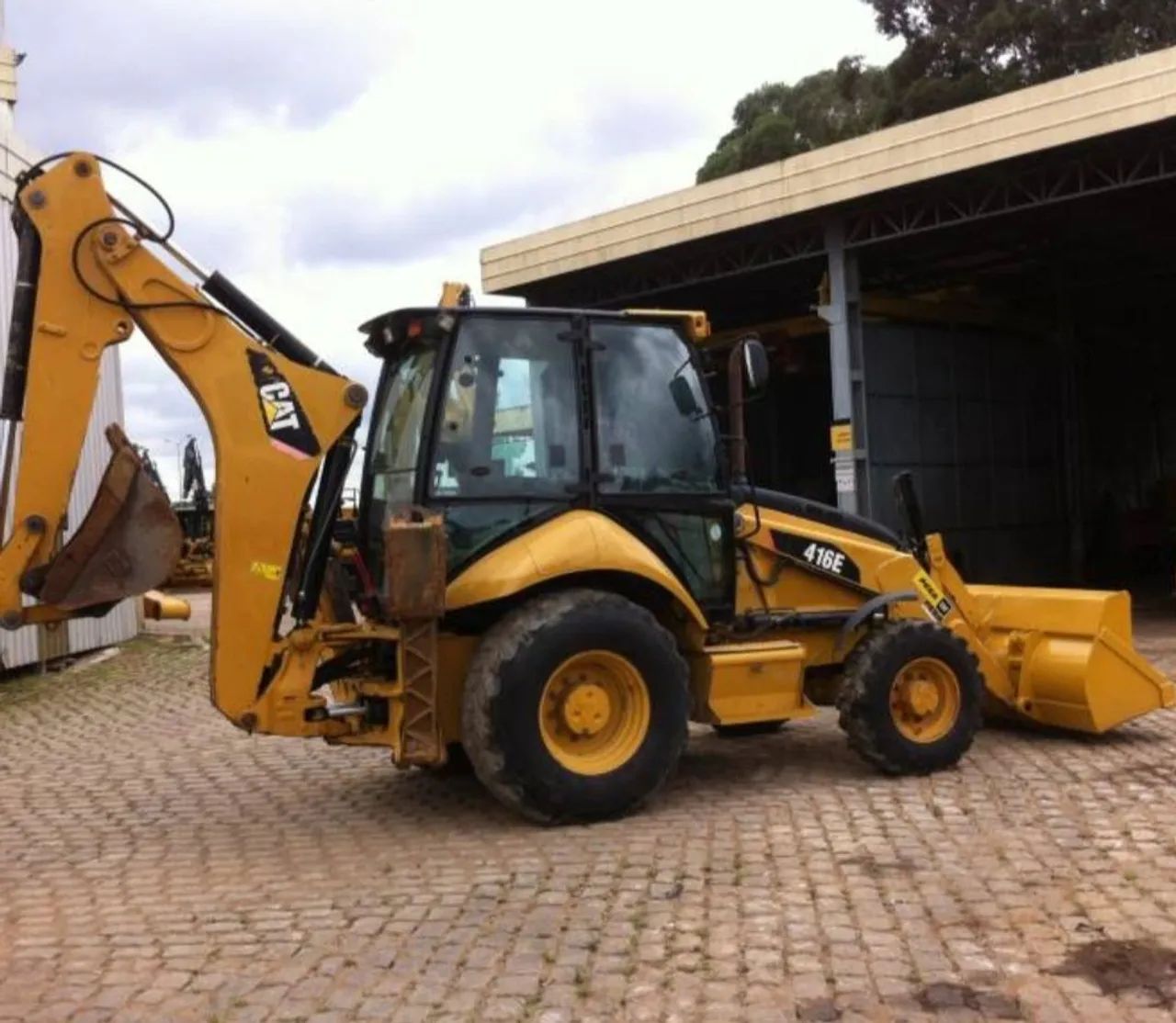 Retroescavadeira Caterpillar 416E - Foto 3