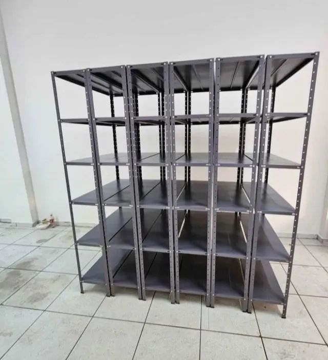 Prateleiras seminovas 