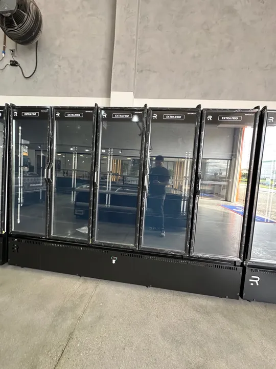 Auto serviço 5 portas resfriados Full black refrimate