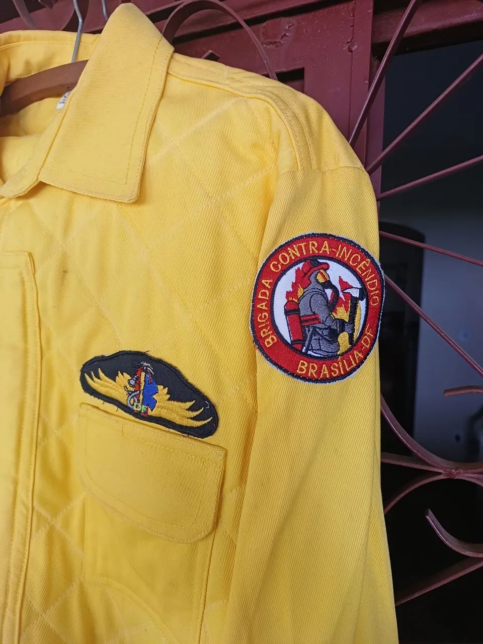GANDOLA E CALÇA DE BRIGADISTA DO DF ANTIGA MUITO BEM CONSERVADA 200 AC TROCA - Foto 2
