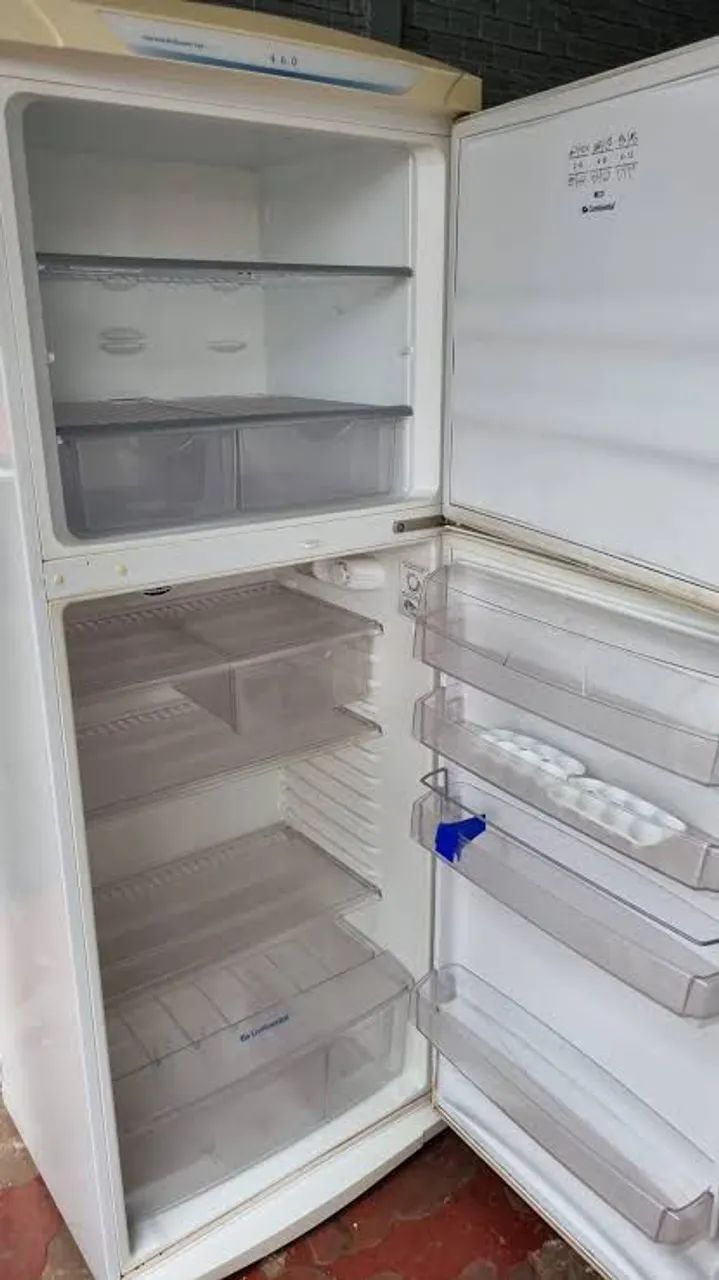 Vendo Geladeira Continental 450 litros - Foto 2