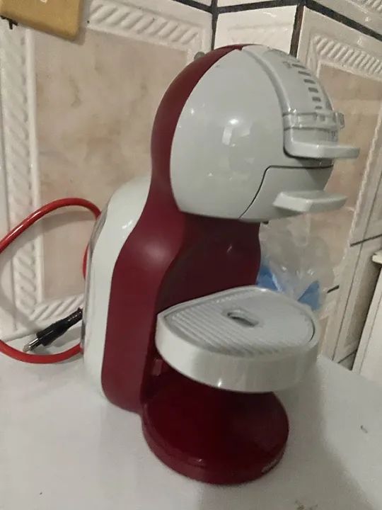 Cafeteira Elétrica Vermelha e Branca