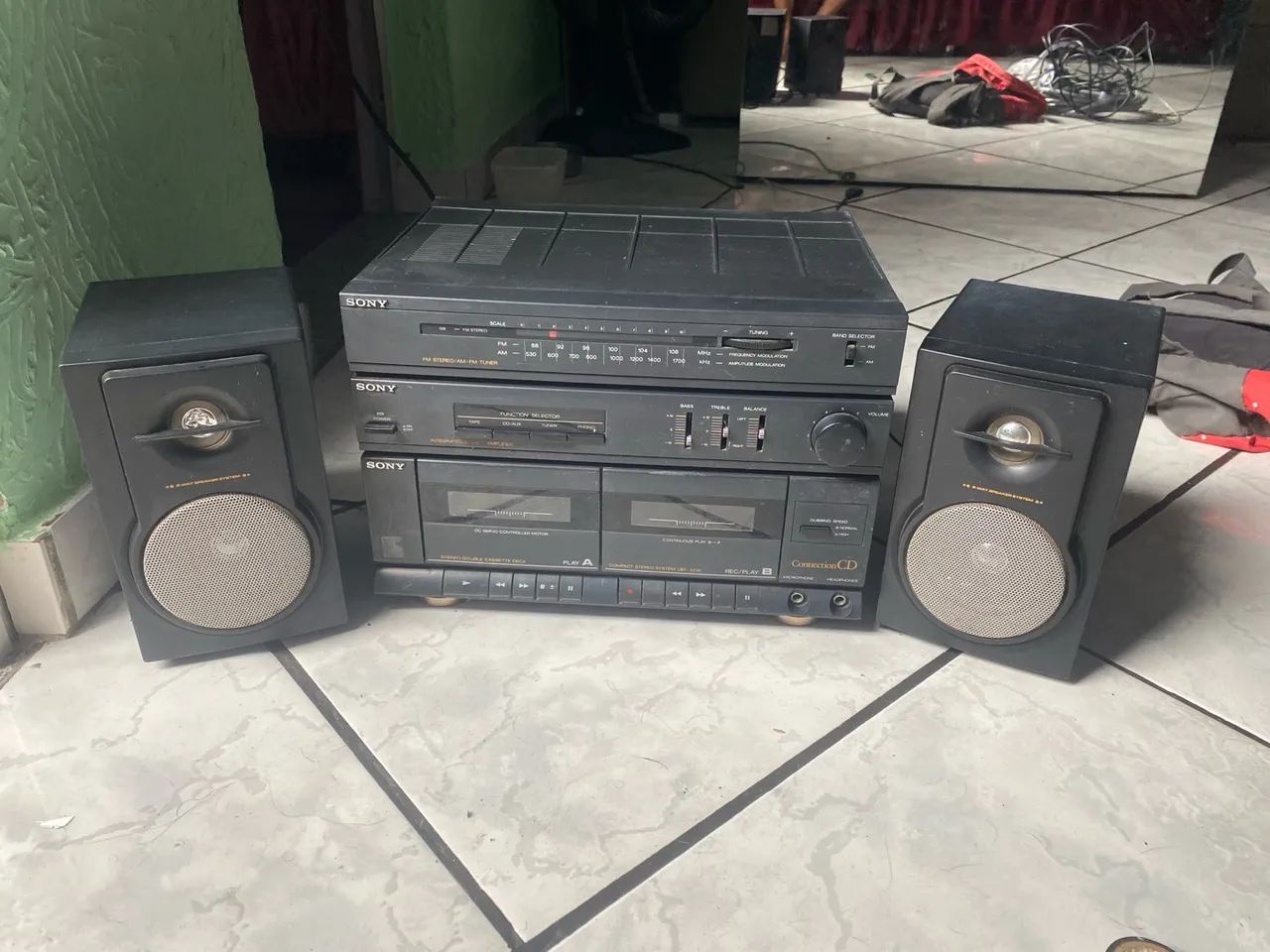 Som retrô funcionando perfeitamente Sony e toca-fitas, AM E FM ENTRADA AUXILIAR
