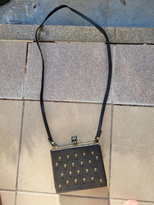 Bolsa de Ombro  Zara -  Preta  -  Com  Caveiras - Foto 2