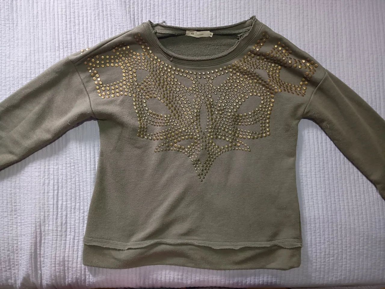 Blusa de Moletom Verde com Detalhes Dourados