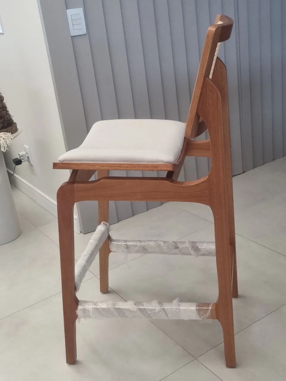 Banqueta maciça com estofado e palha - Foto 3