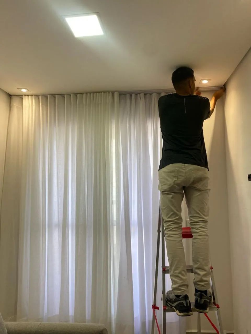 Instalação de cortinas, persianas e papel de parede - Foto 3