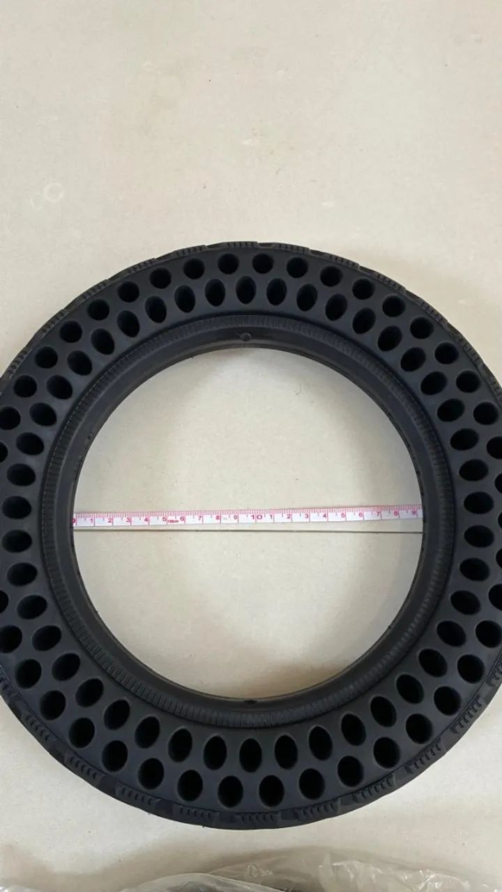 PNEU MACIÇO SÓLIDO TIPO COLMEIA 8,5x2 POLEGADAS PARA PATINETE Eletrico 40$ cada - Foto 2