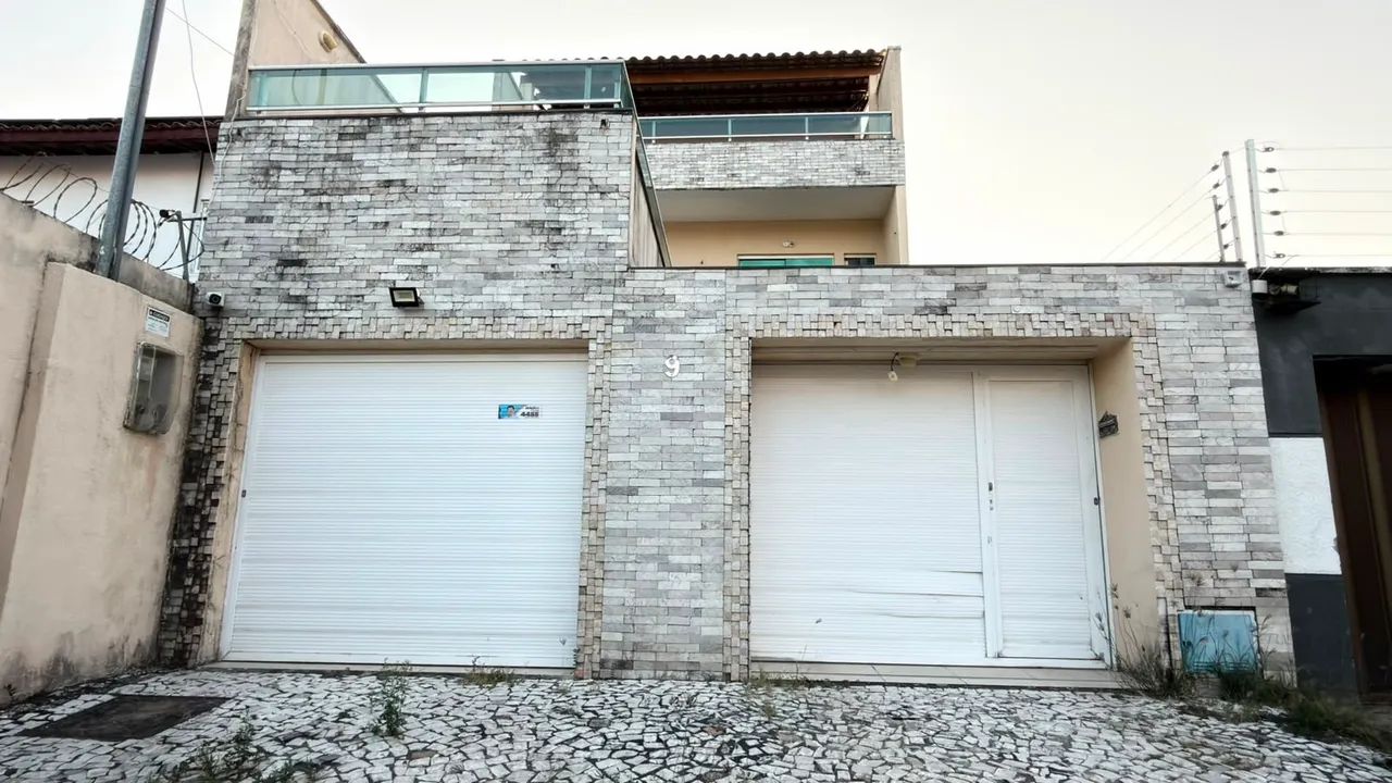 Vendo triplex de 330 mts de área construída com piscina e salão de festas 
