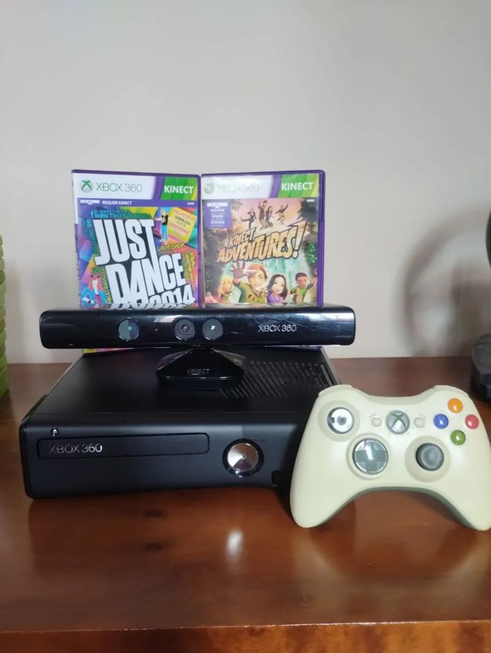 Xbox 360 slim original com kinect e volante com vários jogos - Foto 2