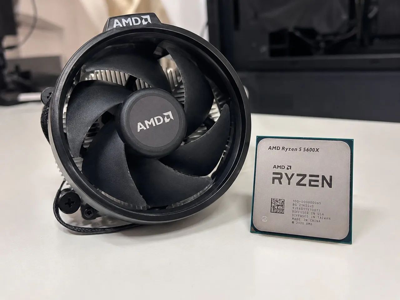Processador AMD Ryzen 5 5600X + Cooler Original AMD