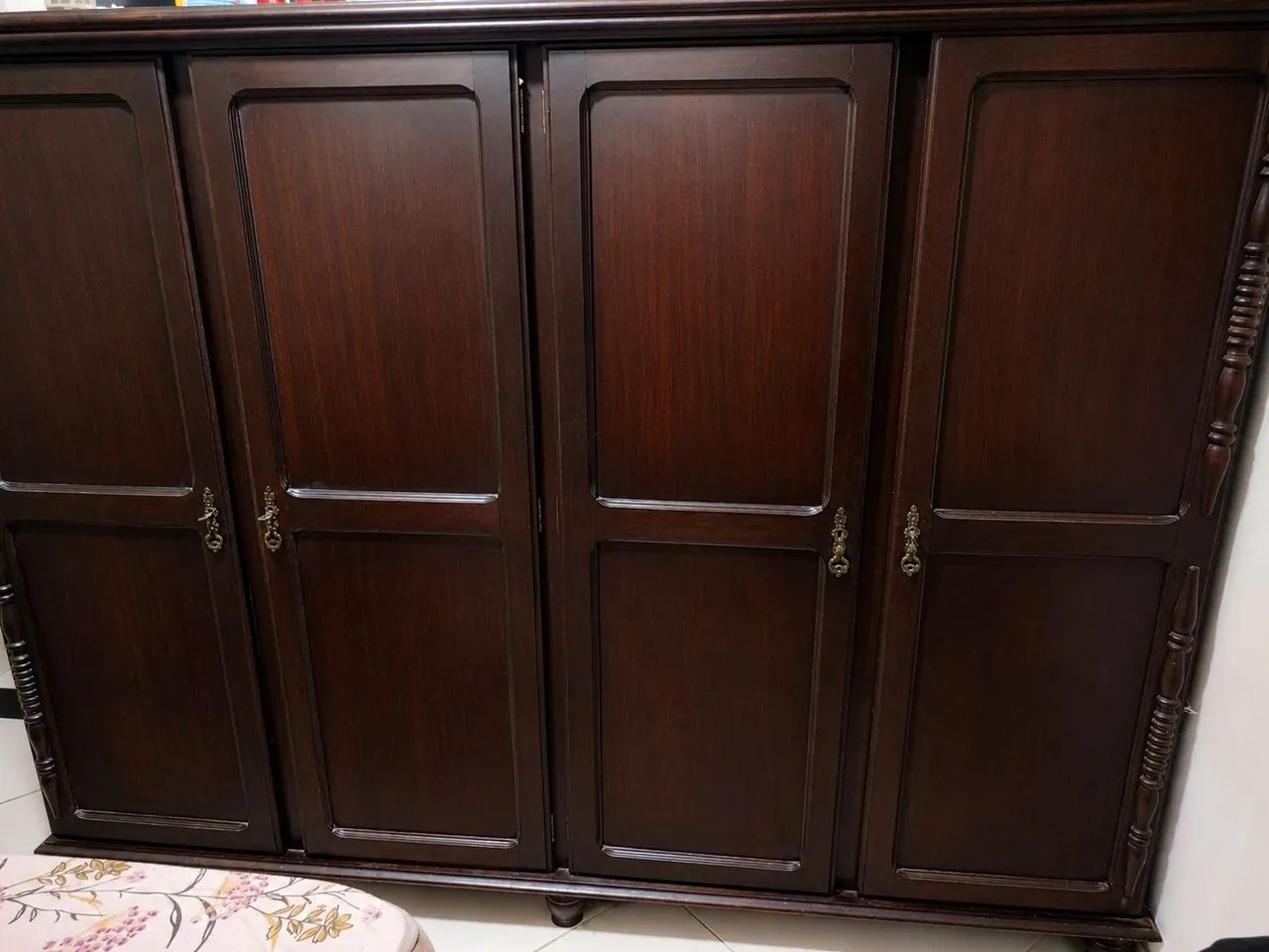 Guarda roupa antigo 