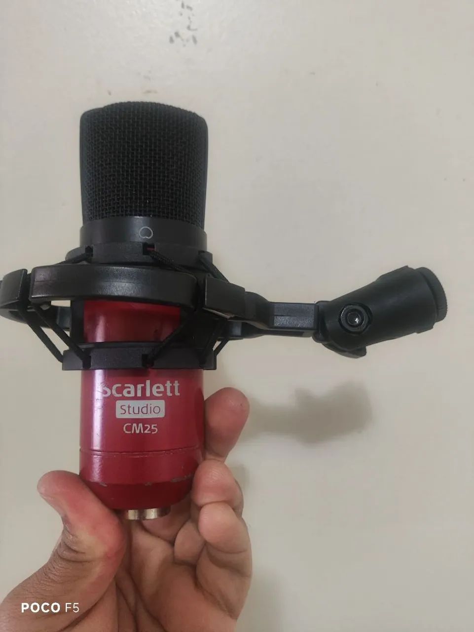 microfone condensador Scarlett Studio