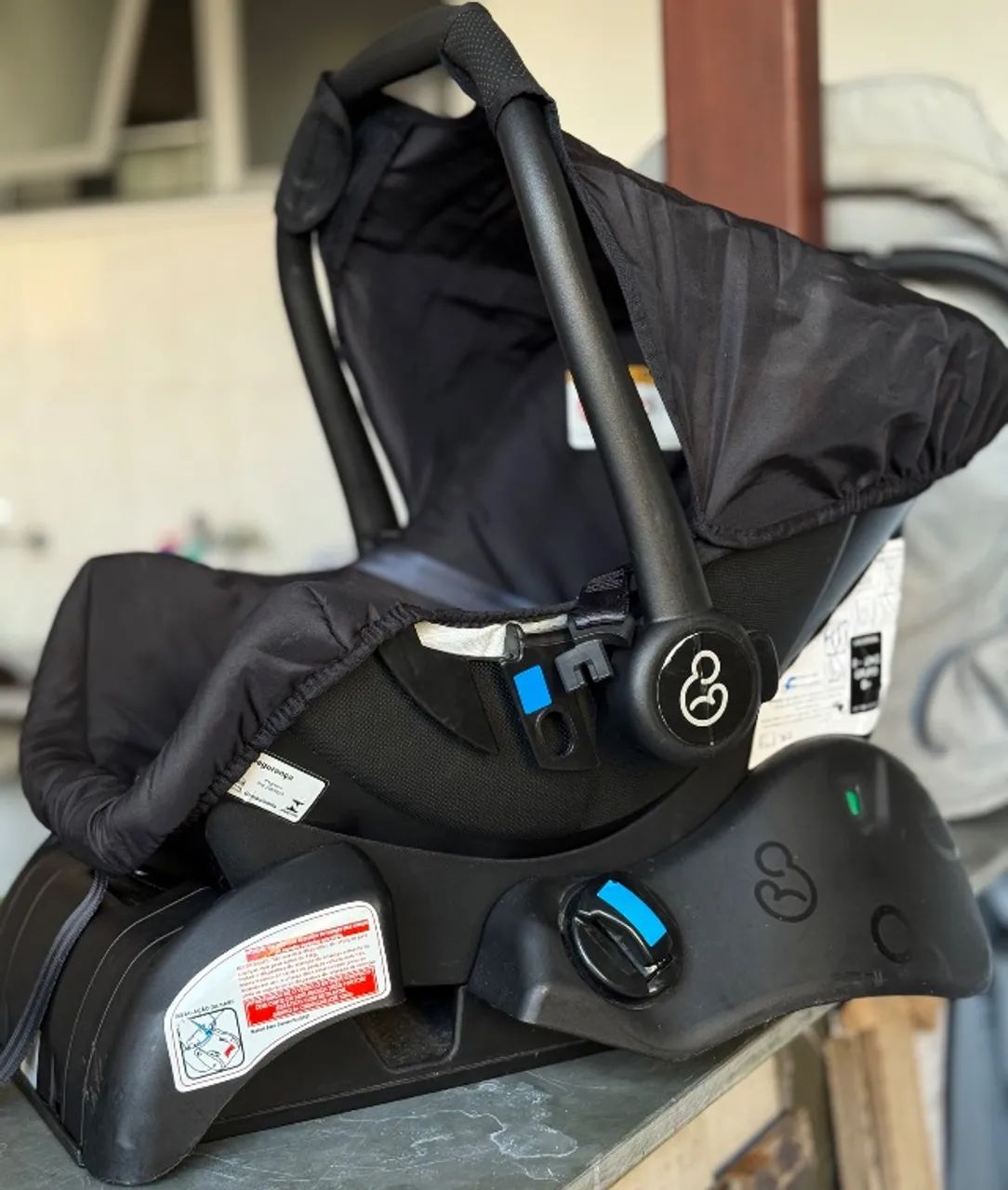 Bebê conforto com base de carro
