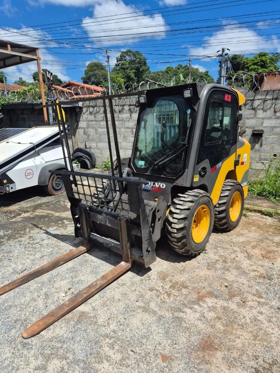 MINI CARREGADEIRA VOLVO MC85C ANO 2018 - Foto 2