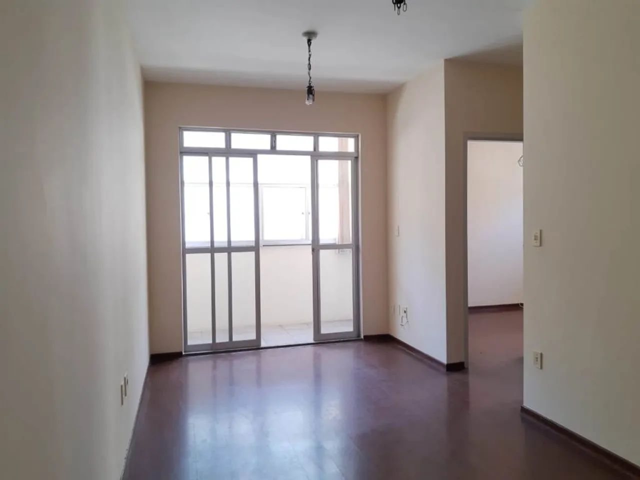 ALUGUEL APARTAMENTO 02 QUARTOS COM VARANDA