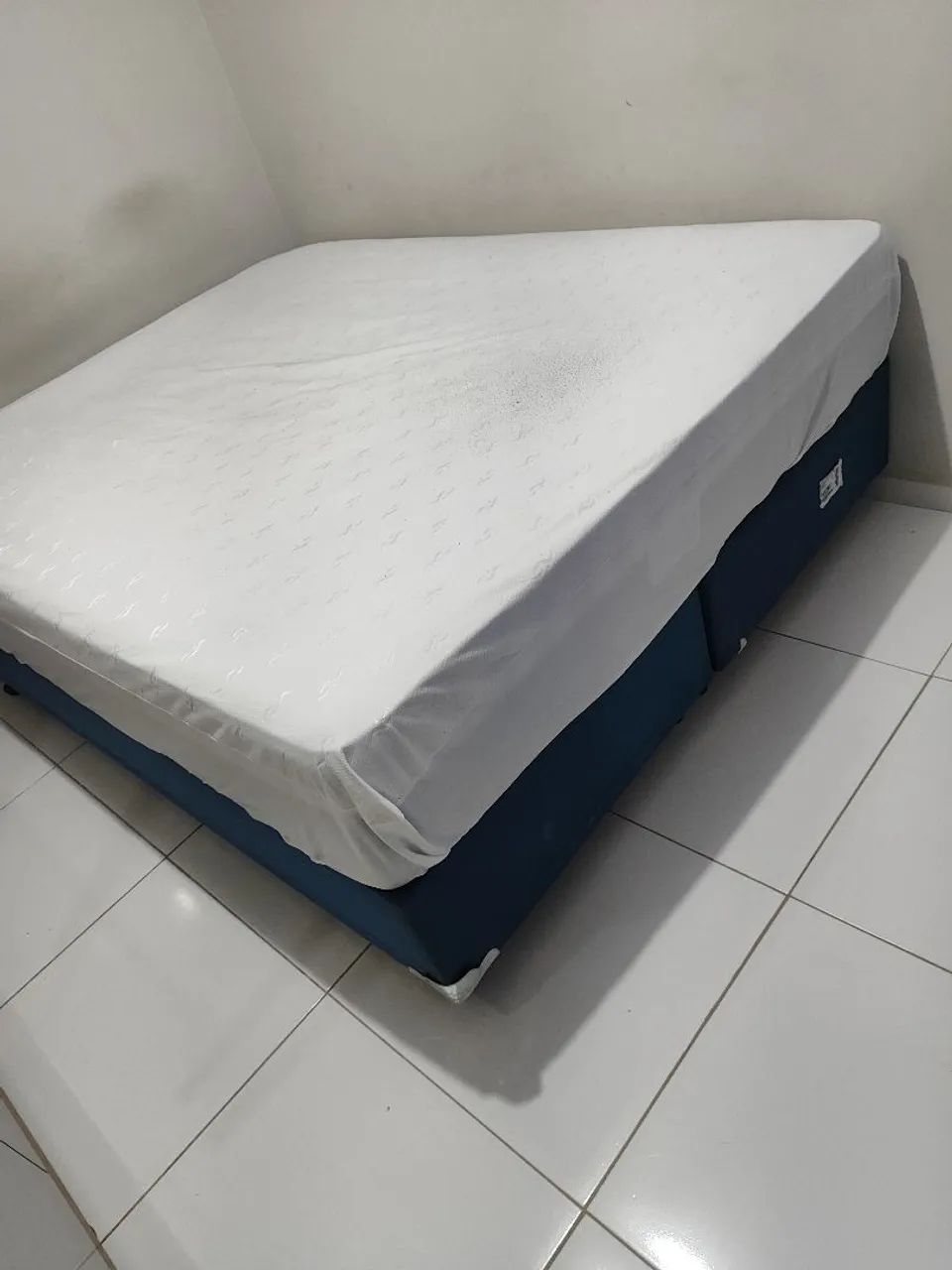 Cama box com molas ensacadas Queen Gazin 