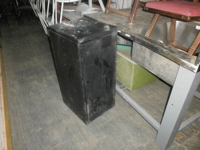 balcão de chapa - cor preto com 1 porta