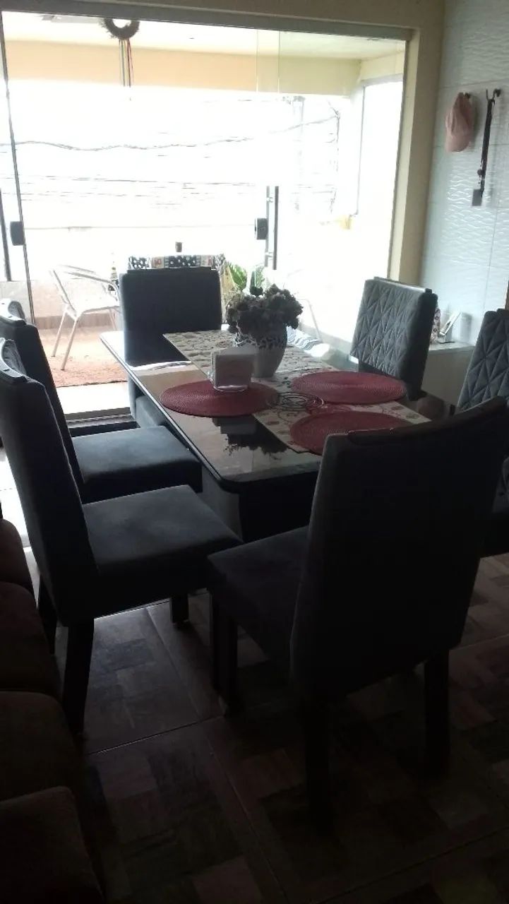 MESA C/ 6 CADEIRAS LINDA