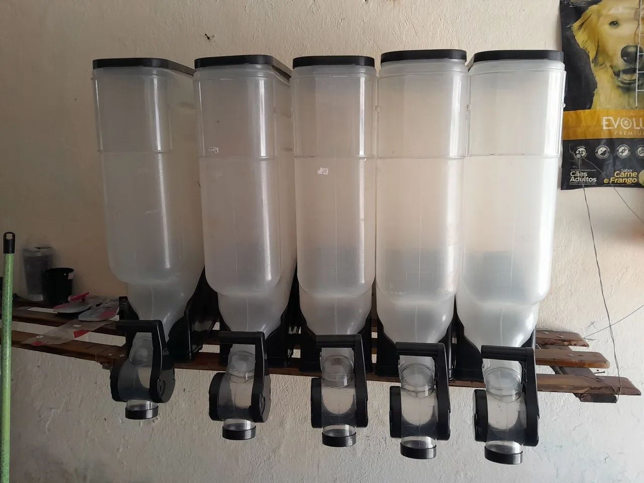 Expositor de comida para animais