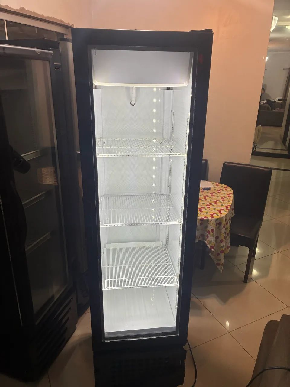 Freezer expositor slim com LED , 230 litros 