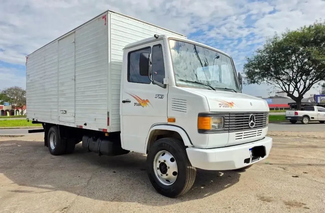 Mb 710 Plus Baú Seco - 2009