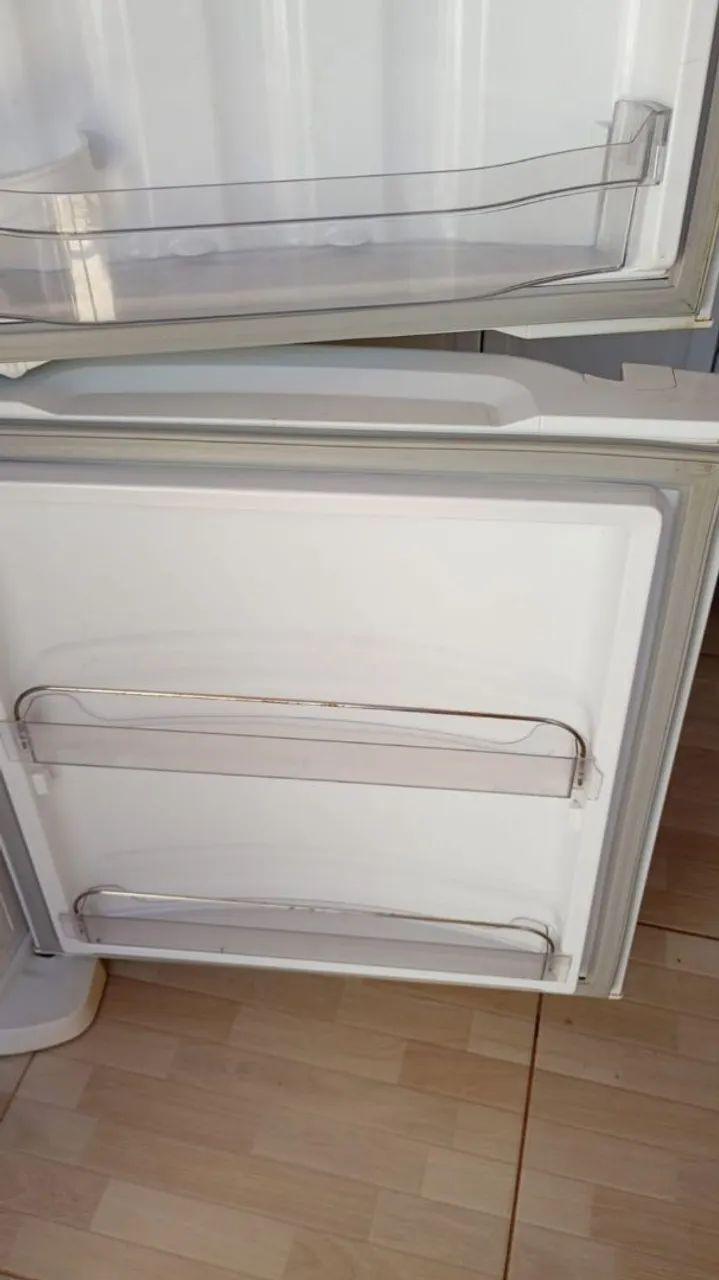 Vendo geladeira inversa  - Foto 4