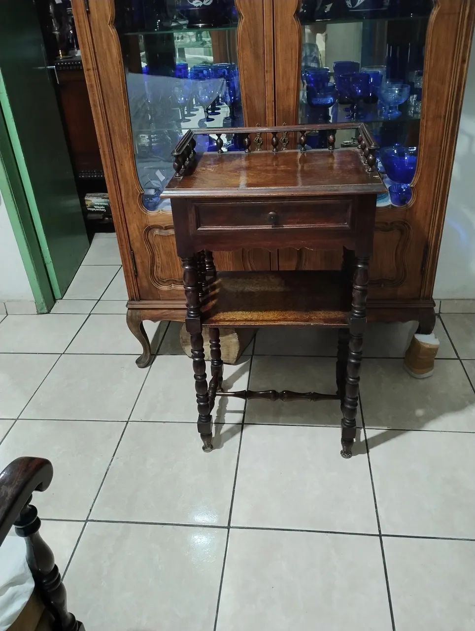 Mesinha de canto antiga  - Foto 2