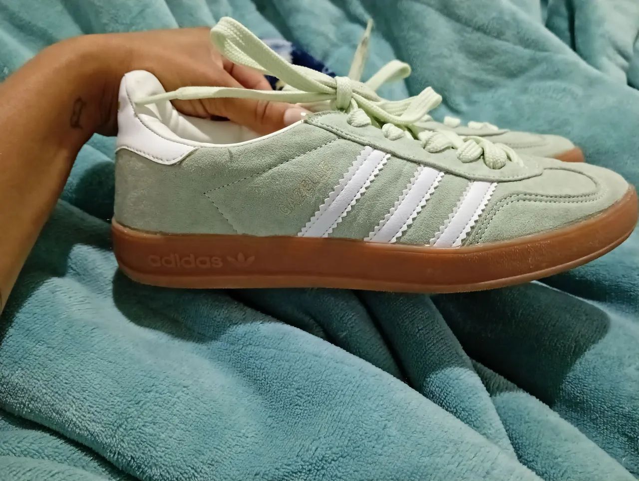 Tênis Adidas gazelle - Foto 4
