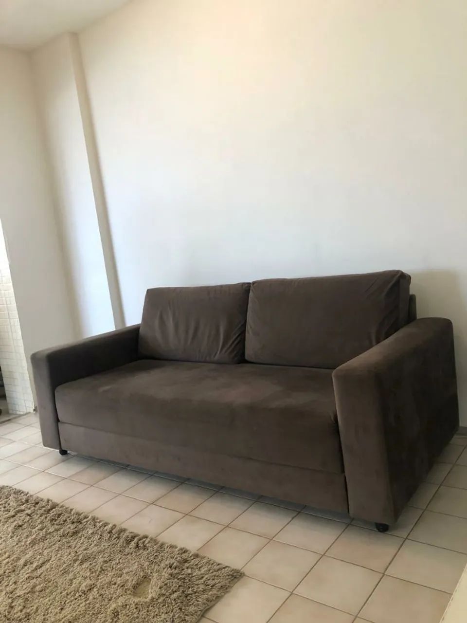 Confortável Sofá 3 Lugares Suede na cor Marrom.