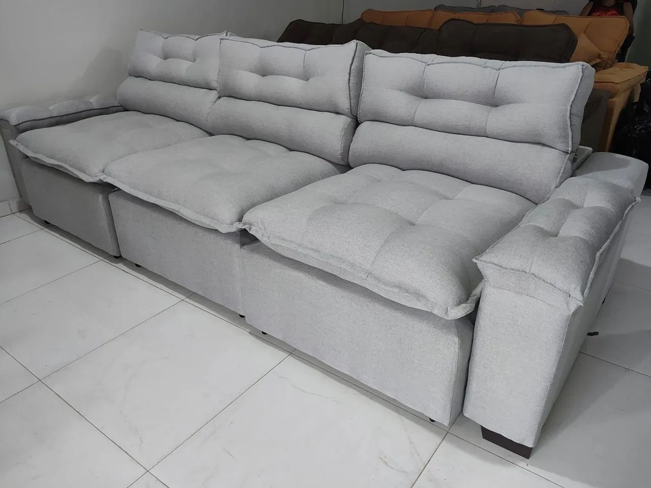 Sofá em estoque modelo retrátil e reclinável no tecido linho 3metros  - Foto 3