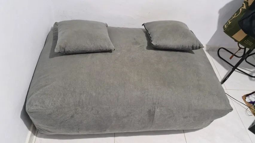 Puff Gigante Retangular Cinza (Estilo Suede) + 2 Almofadas