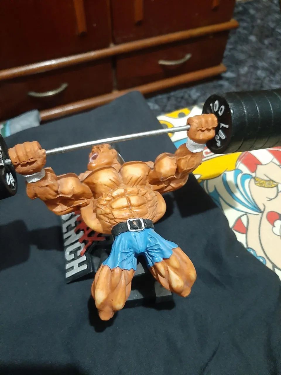 Boneco de resina 