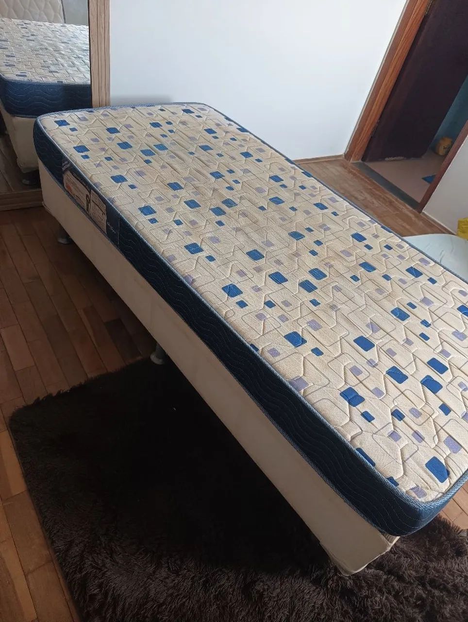 Cama de solteiro usada (box e colchão)