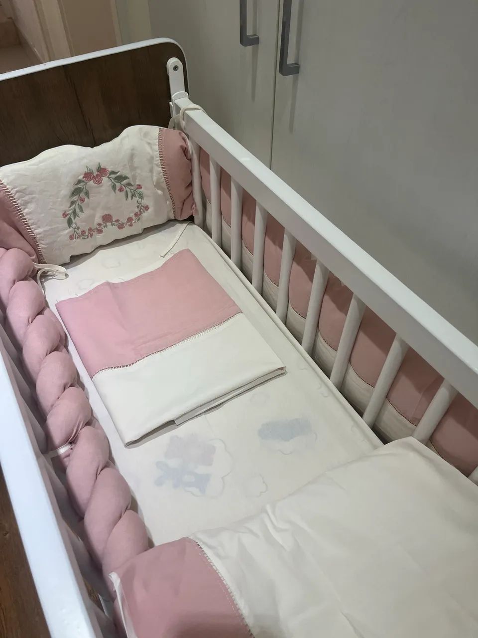 Mini berço + Enxovalzinho + decoração ? - Foto 2