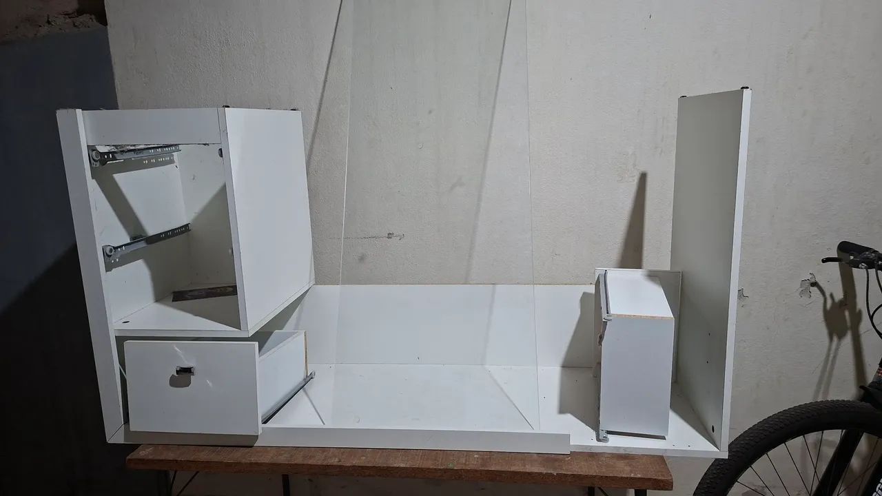 MESA DE ESCRITÓRIO COM VIDRO