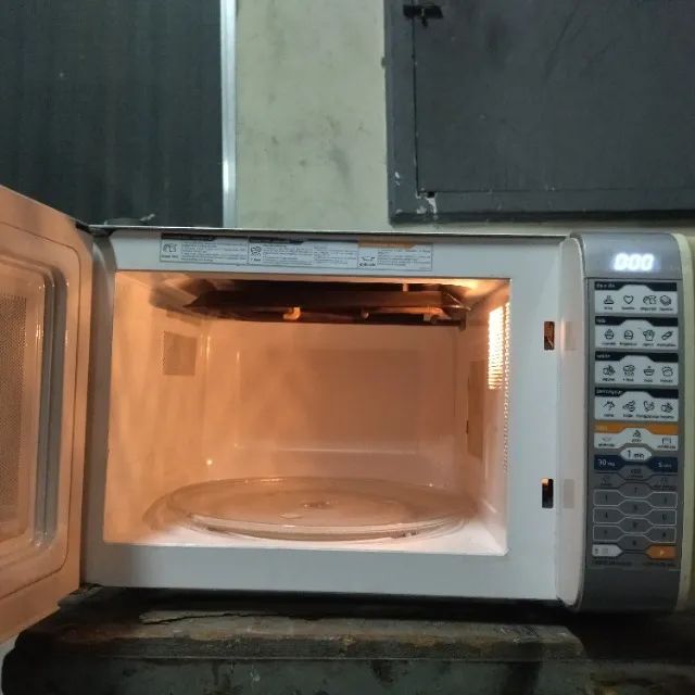 Microondas Midéa 30 litros com Grill 127V - Impecável Funcionando Perfeitamente - Foto 2