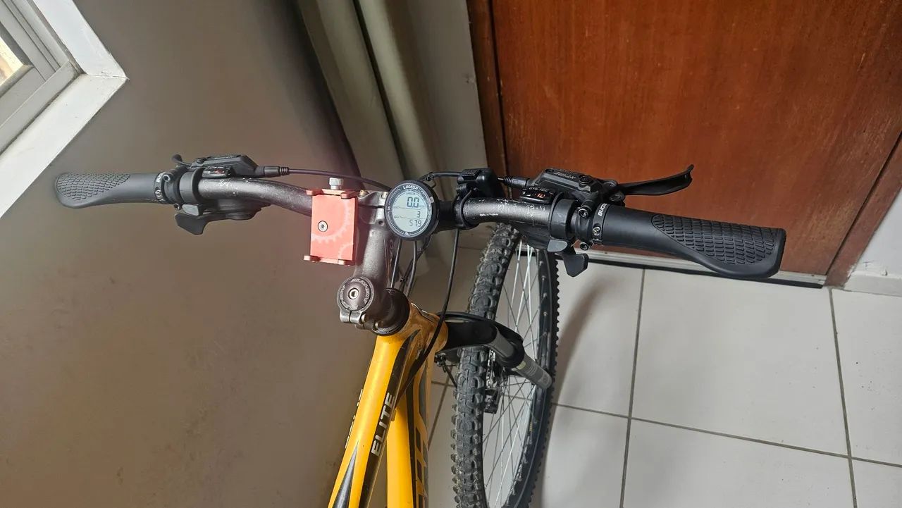 Bicicleta MTB TSW Elite - Freio Hidráulico e Peças Shimano - Ótimo Estado - Foto 4