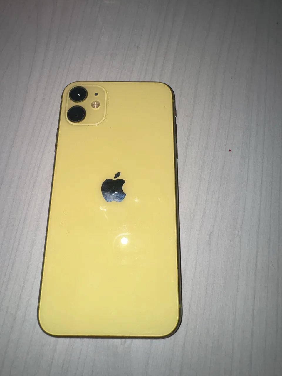 Vendo IPhone 11 256G - Amarelo - Foto 3