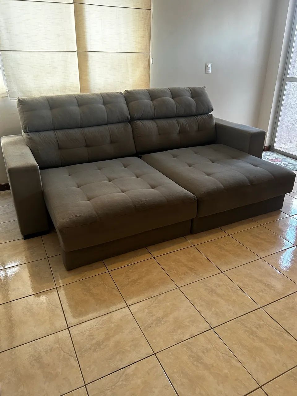 Sofá retrátil cinza  - Foto 2