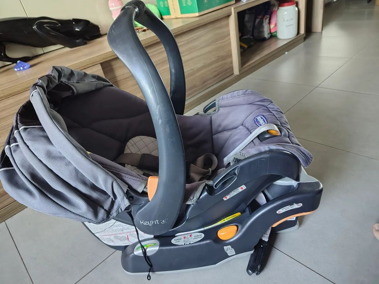 Bebê conforto Chicco - com isofix  - Foto 2