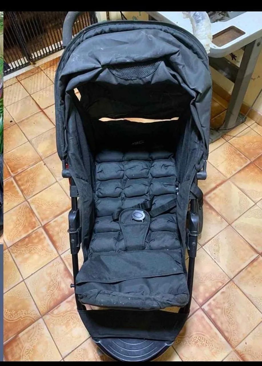 Vendo carrinho de bebê bem conservado  - Foto 4