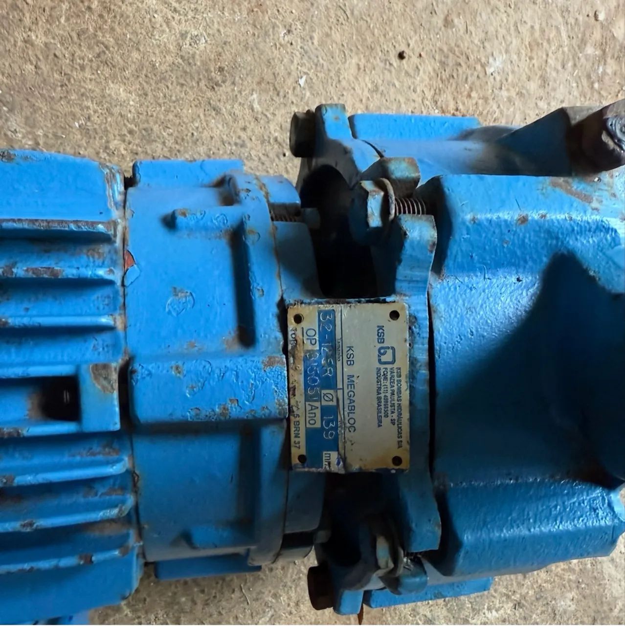 Motor 4 vc trifásico com bomba d?água  - Foto 3